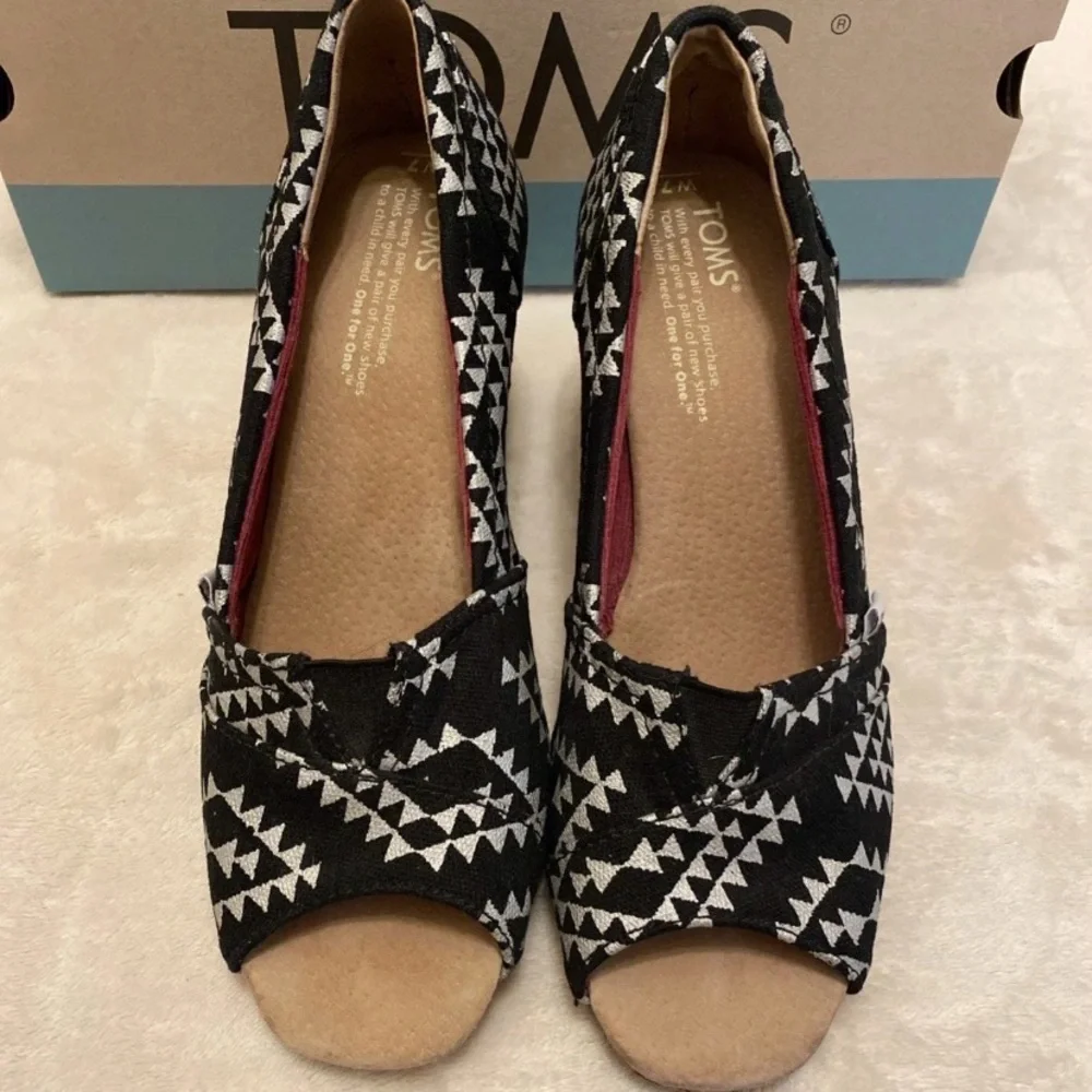 TOMS Black & White Diamond Print Wedge Peep Toe Heels